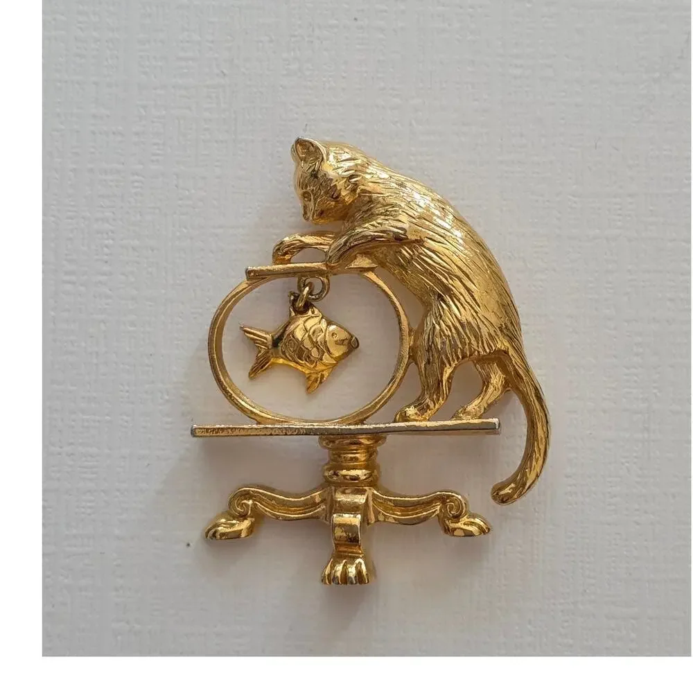 VTG Avon Articulating Gold Tone Cat Playing in Fishbowl Brooch Pin